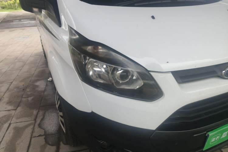 Used Ford Transit 2017 2.0T Diesel Multi-Purpose Commercial Vehicle Short Wheelbase Low Roof China V Standard Right Front Headlight