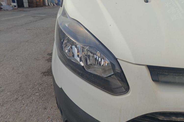 Used Ford Transit 2017 2.0T Diesel Van Short Wheelbase Low Roof China IV Standard Right Front Headlight