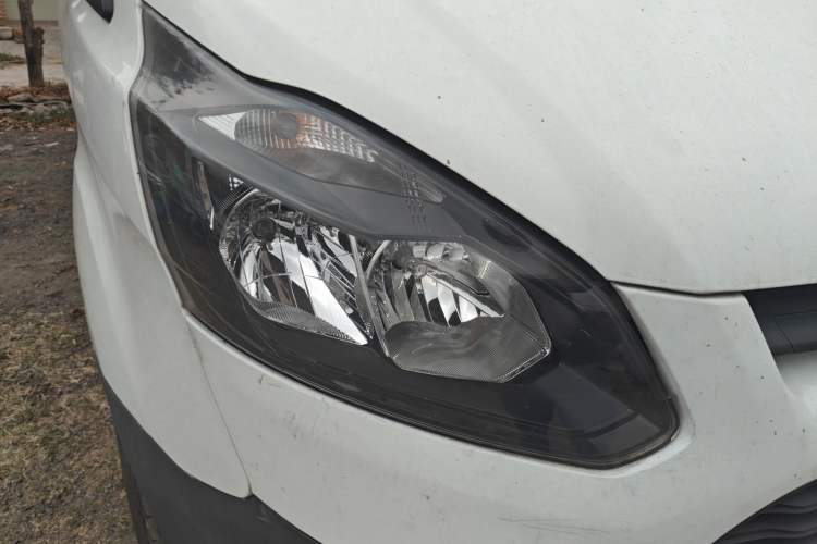 Used Ford Transit 2017 2.0T Diesel Multi-Purpose Commercial Vehicle Short Wheelbase Low Roof China V Standard Right Front Headlight