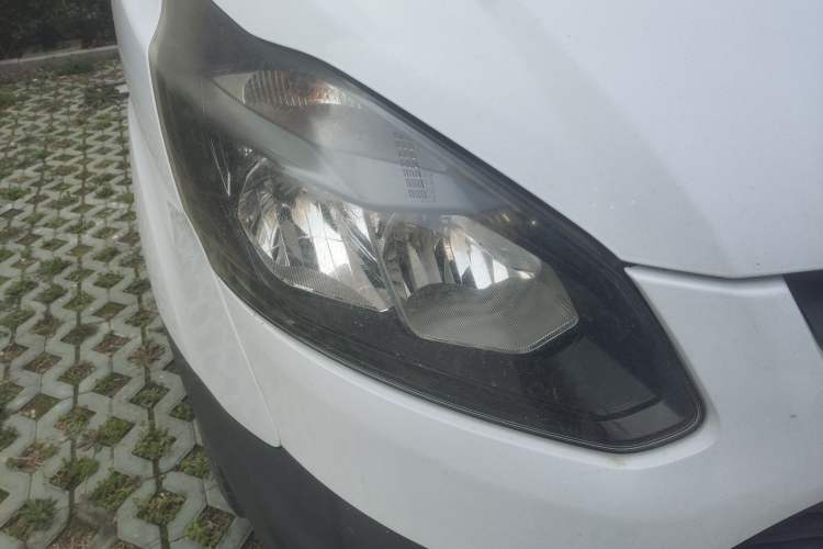 Used Ford Transit 2017 2.0T Diesel Multi-Function Commercial Vehicle Mid-Drive Mid-Roof China V Standard Right Front Headlight