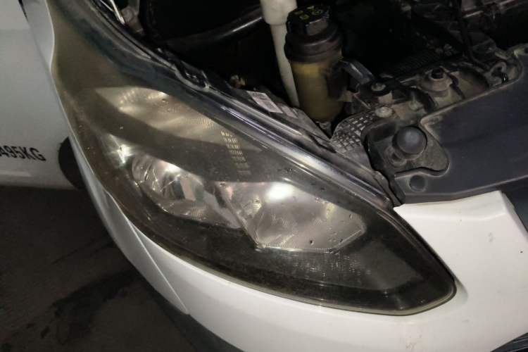 Used Ford Transit 2017 2.0T Diesel Van Mid-Chassis Mid-Roof China V Standard Right Front Headlight
