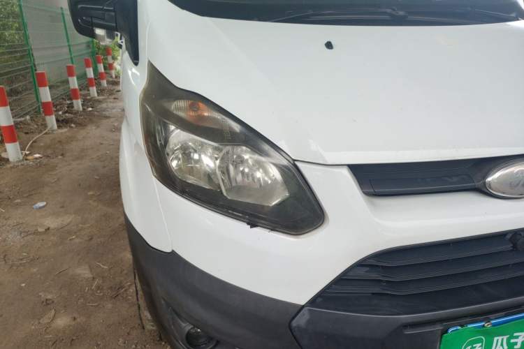 Used Ford Transit 2017 2.0T Diesel Multi-Purpose Commercial Vehicle Short Wheelbase Low Roof China V Standard Right Front Headlight