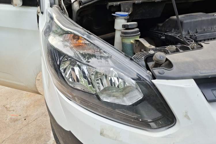 Used Ford Transit 2017 2.0T Diesel Multi-Function Commercial Vehicle Mid-Drive Mid-Roof China V Standard Right Front Headlight