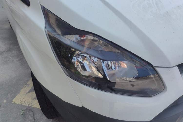 Used Ford Transit 2017 2.0T Diesel Multi-Purpose Commercial Vehicle Short Wheelbase Low Roof China V Standard Right Front Headlight