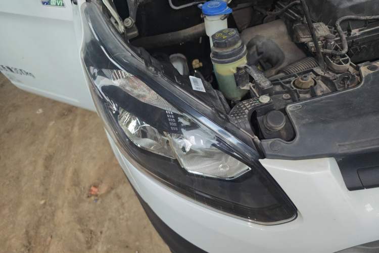 Used Ford Transit 2017 2.0T Diesel Van Mid-Chassis Mid-Roof China IV Standard Right Front Headlight