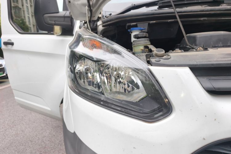 Used Ford Transit 2017 2.0T Diesel Multi-Function Commercial Vehicle Mid-Drive Mid-Roof China V Standard Right Front Headlight
