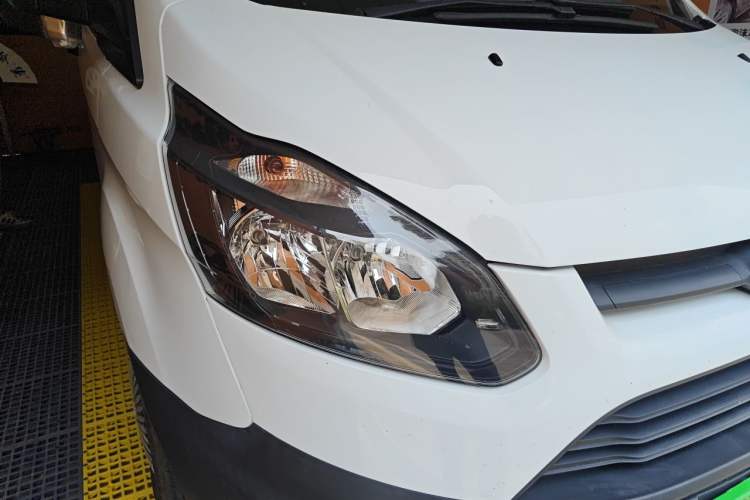 Used Ford Transit 2017 2.0T Diesel Multi-Purpose Commercial Vehicle Short Wheelbase Low Roof China V Standard Right Front Headlight