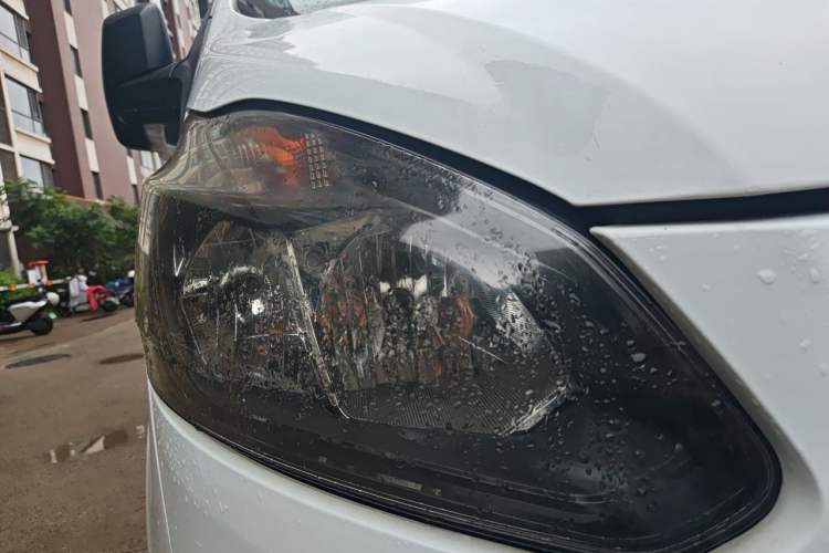 Used Ford Transit 2017 2.0T Gasoline Van Short Wheelbase Low Roof China V Standard Right Front Headlight