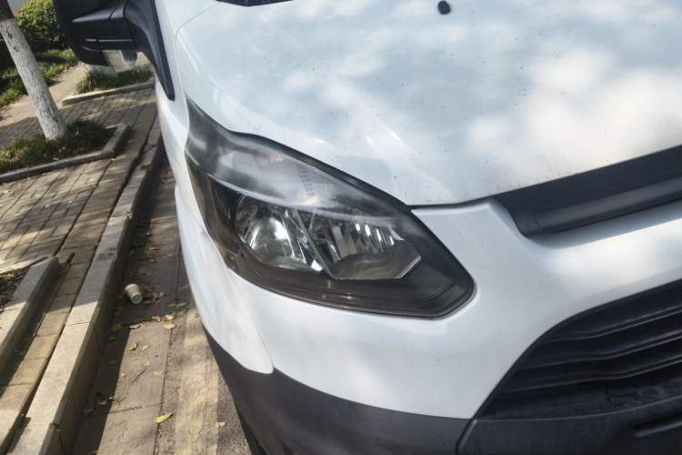 Used Ford Transit 2017 2.0T Diesel Multi-Purpose Commercial Vehicle Mid-Drive Mid-Roof China IV Standard Right Front Headlight