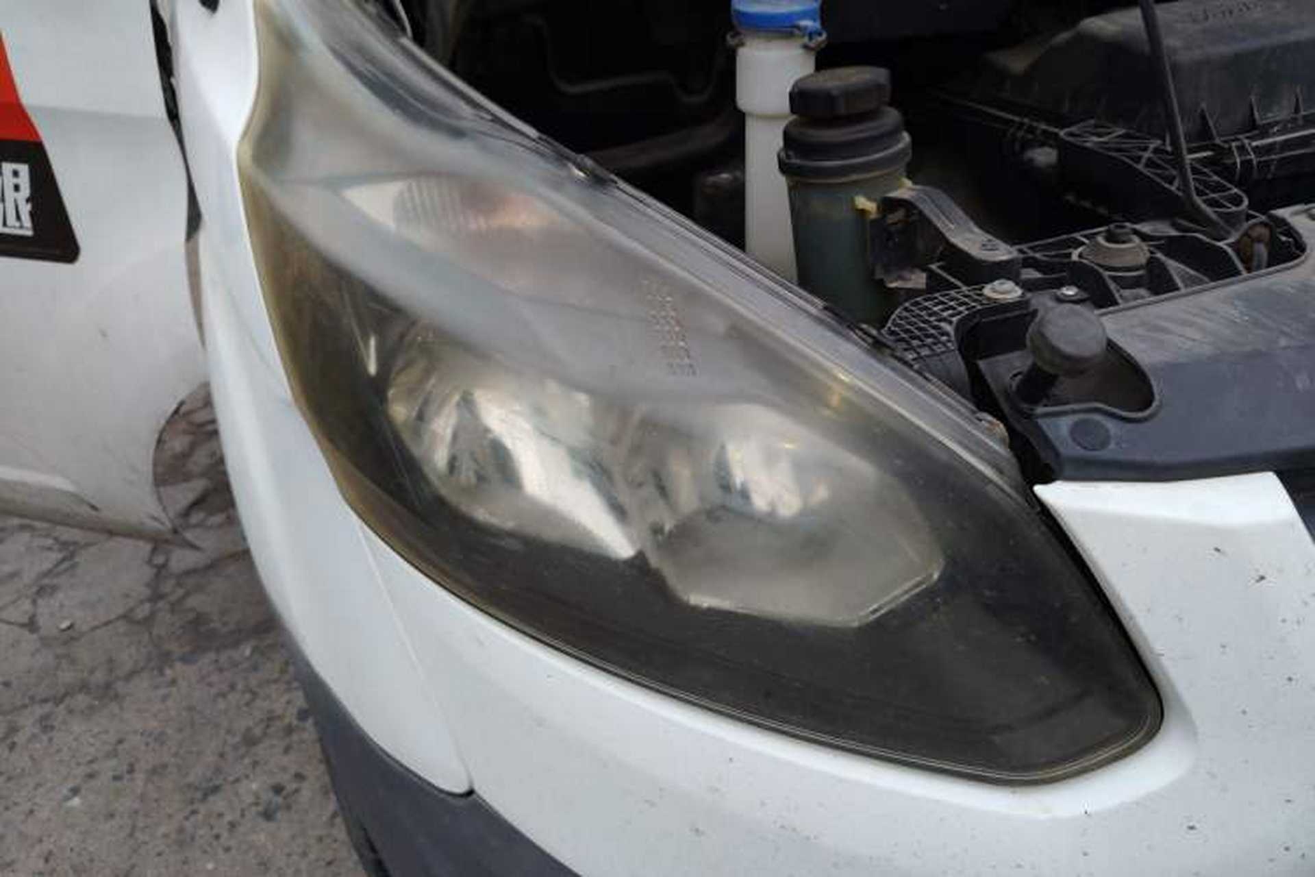 Used Ford Transit 2017 2.0T Diesel Van Mid-Chassis Mid-Roof China IV Standard Right Front Headlight
