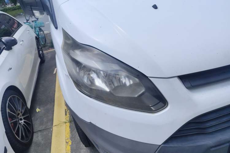 Used Ford Transit 2017 2.0T Diesel Multi-Purpose Commercial Vehicle Short Wheelbase Low Roof China V Standard Right Front Headlight