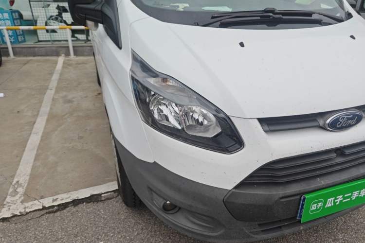 Used Ford Transit 2017 2.0T Diesel Multi-Purpose Commercial Vehicle Short Wheelbase Low Roof China V Standard Right Front Headlight