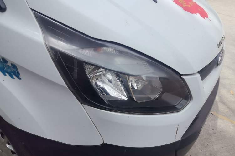 Used Ford Transit 2017 2.0T Diesel Multi-Purpose Commercial Vehicle Mid-Drive Mid-Roof China IV Standard Right Front Headlight
