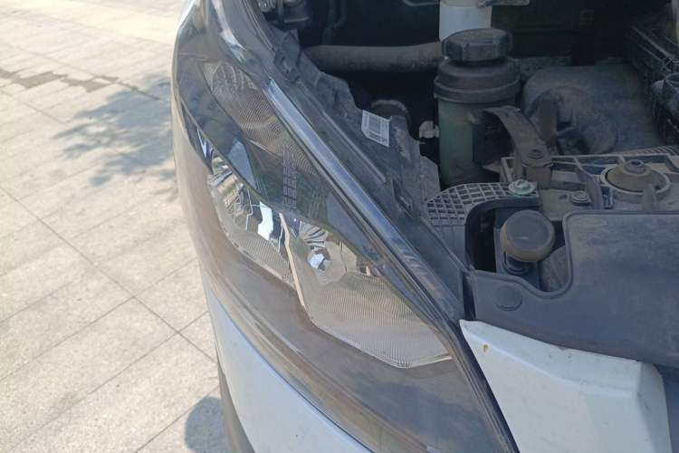 Used Ford Transit 2017 2.0T Diesel Van Mid-Chassis Mid-Roof China V Standard Right Front Headlight