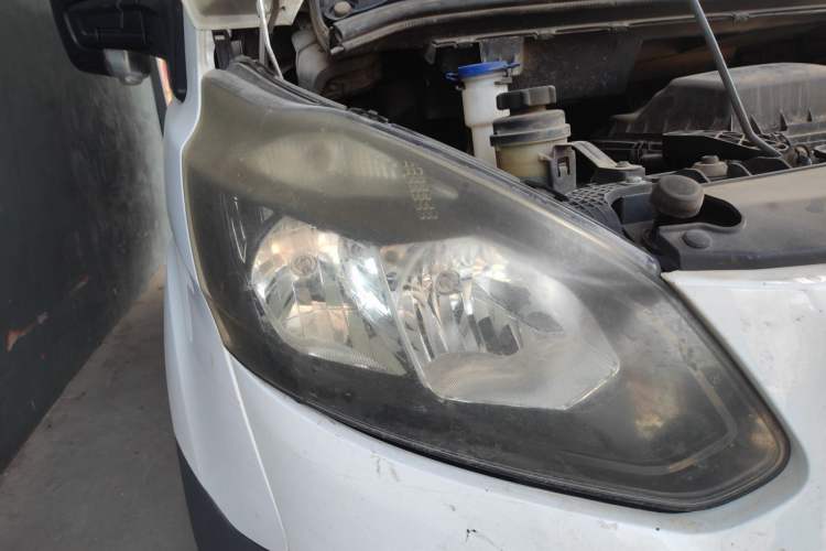 Used Ford Transit 2017 2.0T Diesel Van Mid-Chassis Mid-Roof China V Standard Right Front Headlight