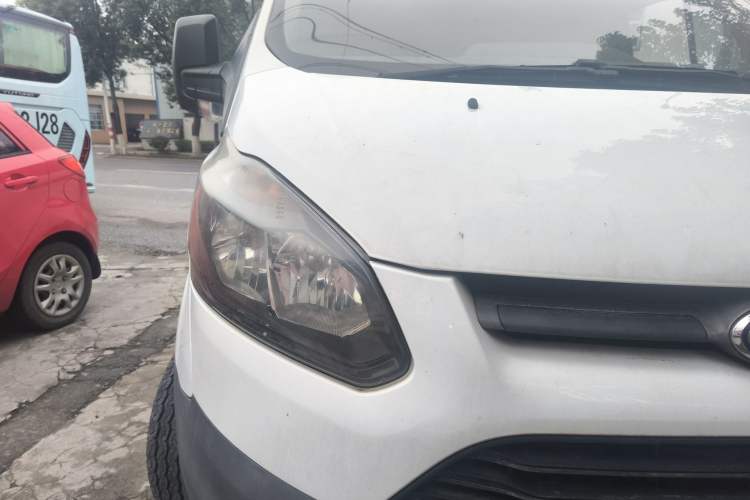 Used Ford Transit 2017 2.0T Gasoline Automatic Multi-Function Commercial Vehicle Short Wheelbase Low Roof China V Standard Right Front Headlight