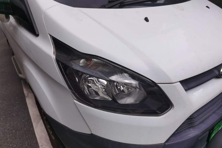 Used Ford Transit 2017 2.0T Gasoline Automatic Multi-Function Commercial Vehicle Short Wheelbase Mid-Roof China V Standard Right Front Headlight