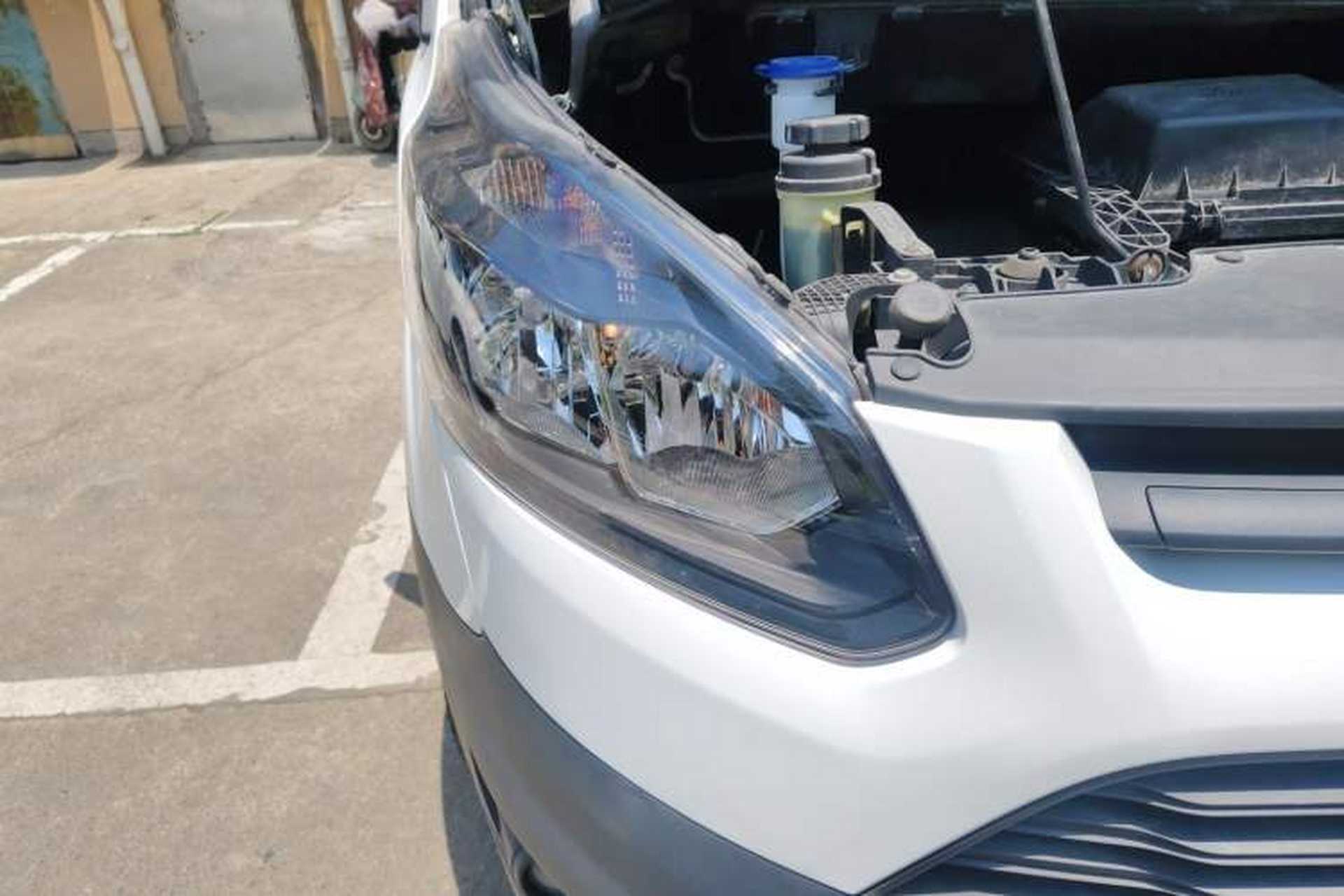Used Ford Transit 2017 2.0T Diesel Multi-Purpose Commercial Vehicle Short Wheelbase Low Roof China V Standard Right Front Headlight