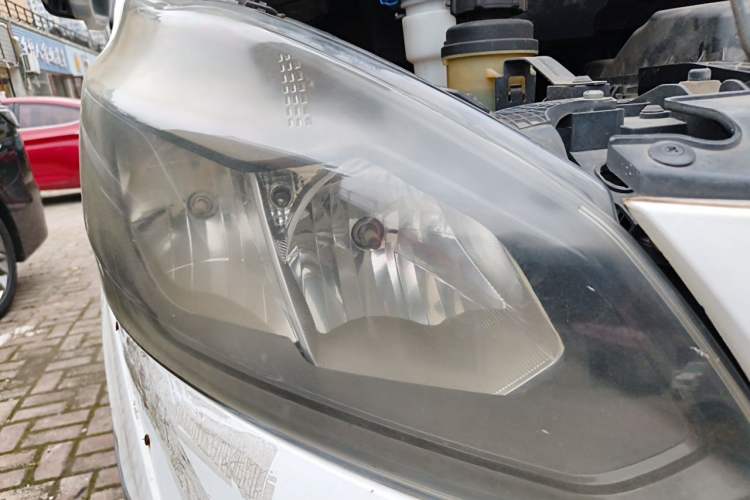 Used Ford Transit 2017 2.0T Diesel Van Mid-Chassis Mid-Roof China V Standard Right Front Headlight