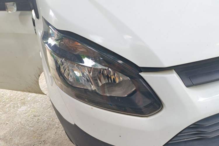 Used Ford Transit 2017 2.0T Diesel Multi-Function Commercial Vehicle Mid-Drive Mid-Roof China V Standard Right Front Headlight
