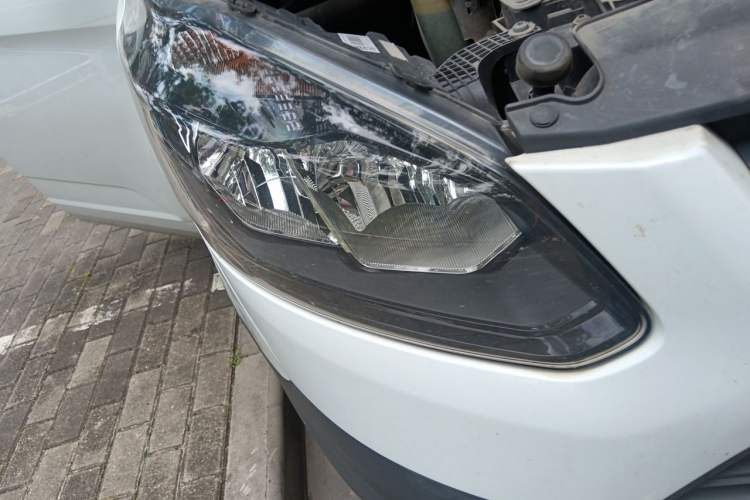 Used Ford Transit 2017 2.0T Diesel Multi-Purpose Commercial Vehicle Short Wheelbase Low Roof China IV Standard Right Front Headlight