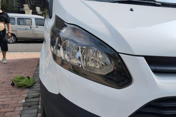 Used Ford Transit 2017 2.0T Diesel Van Short Wheelbase Low Roof China V Standard Right Front Headlight