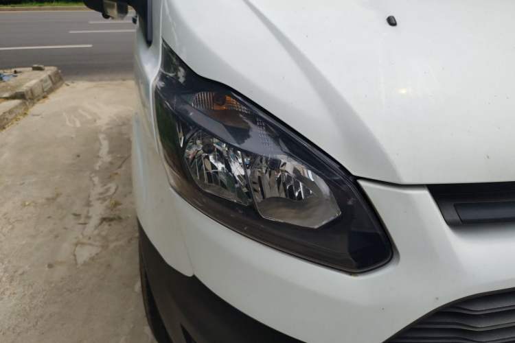 Used Ford Transit 2017 2.0T Diesel Multi-Function Commercial Vehicle Short Wheelbase Mid-Roof China V Standard Right Front Headlight