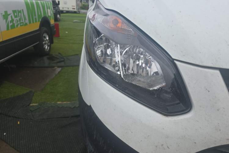 Used Ford Transit 2017 2.0T Diesel Multi-Function Commercial Vehicle Mid-Drive Mid-Roof China V Standard Right Front Headlight