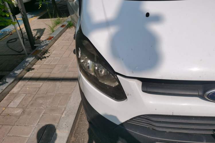 Used Ford Transit 2017 2.0T Diesel Multi-Purpose Commercial Vehicle Mid-Drive Mid-Roof China IV Standard Right Front Headlight