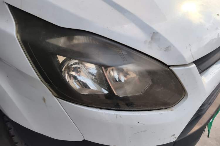 Used Ford Transit 2017 2.0T Diesel Van Mid-Chassis Mid-Roof China V Standard Right Front Headlight