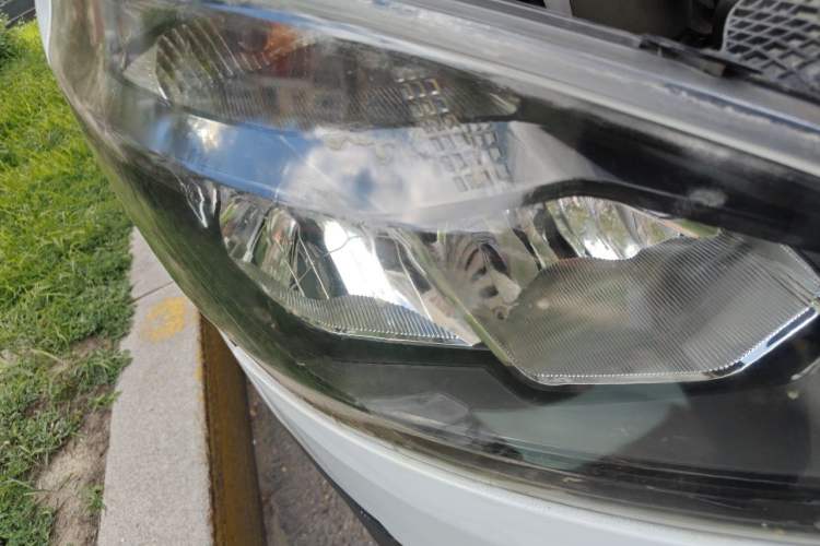 Used Ford Transit 2017 2.0T Gasoline Multi-Purpose Commercial Vehicle Mid-Drive Mid-Roof China V Standard Right Front Headlight