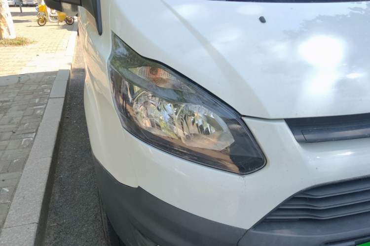 Used Ford Transit 2017 2.0T Diesel Multi-Function Commercial Vehicle Short Wheelbase Mid-Roof China V Standard Right Front Headlight