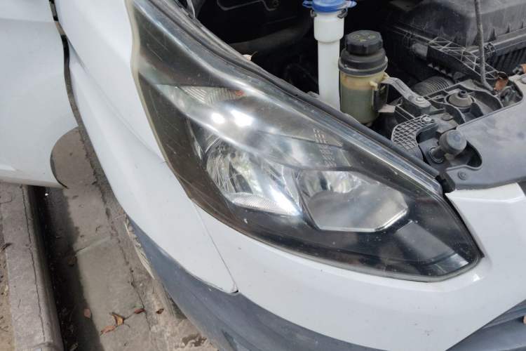 Used Ford Transit 2017 2.0T Diesel Multi-Function Commercial Vehicle Mid-Drive Mid-Roof China V Standard Right Front Headlight