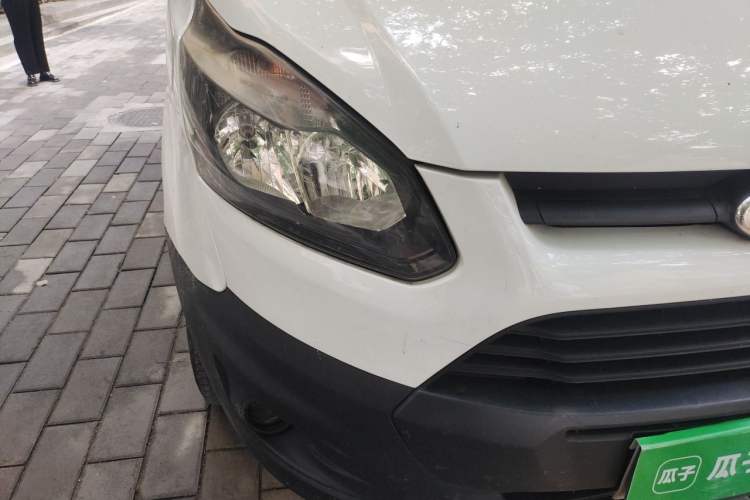 Used Ford Transit 2017 2.0T Diesel Multi-Purpose Commercial Vehicle Short Wheelbase Low Roof China V Standard Right Front Headlight