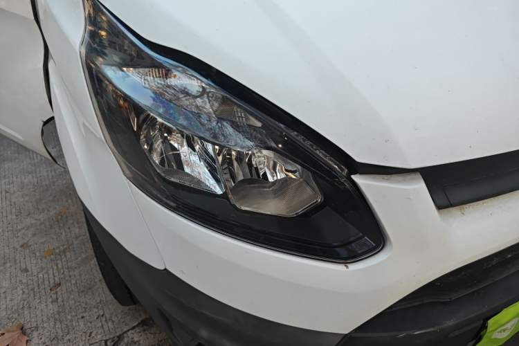 Used Ford Transit 2017 2.0T Diesel Van Short Wheelbase Mid-Roof China V Standard Right Front Headlight