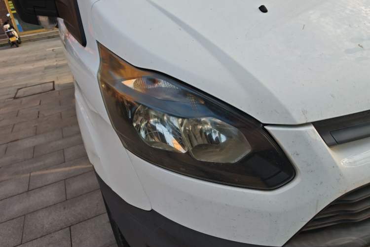 Used Ford Transit 2017 2.0T Diesel Van Mid-Chassis Mid-Roof China V Standard Right Front Headlight