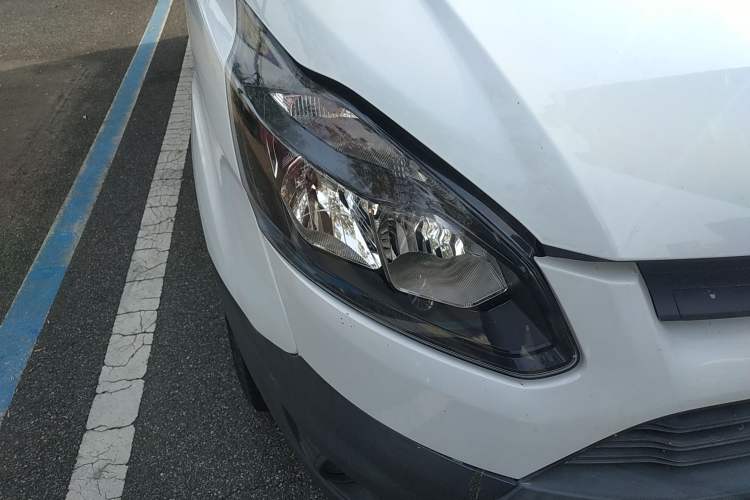 Used Ford Transit 2017 2.0T Diesel Van Mid-Chassis Mid-Roof China V Standard Right Front Headlight