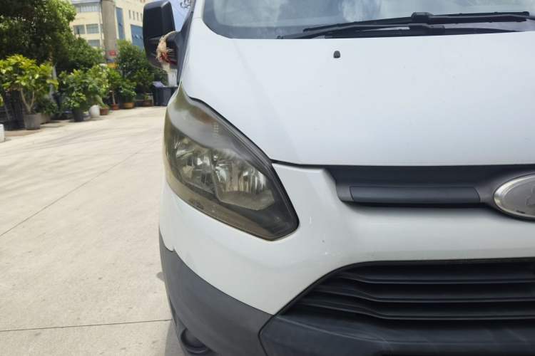 Used Ford Transit 2017 2.0T Diesel Multi-Function Commercial Vehicle Mid-Drive Mid-Roof China V Standard Right Front Headlight
