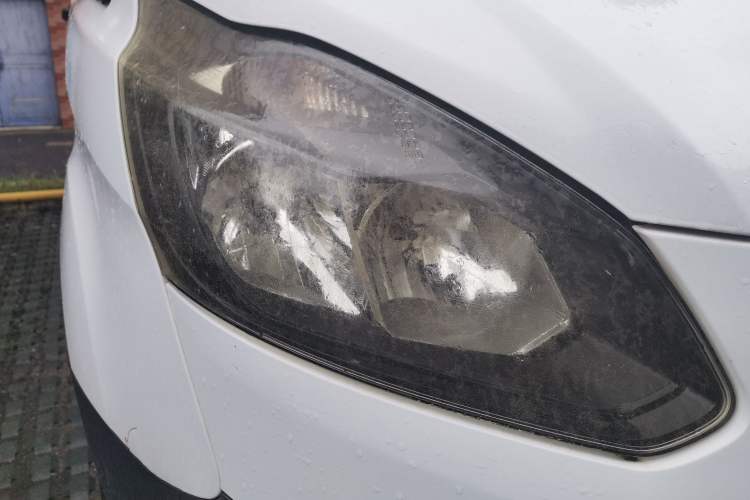 Used Ford Transit 2017 2.0T Diesel Multi-Purpose Commercial Vehicle Mid-Drive Mid-Roof China IV Standard Right Front Headlight