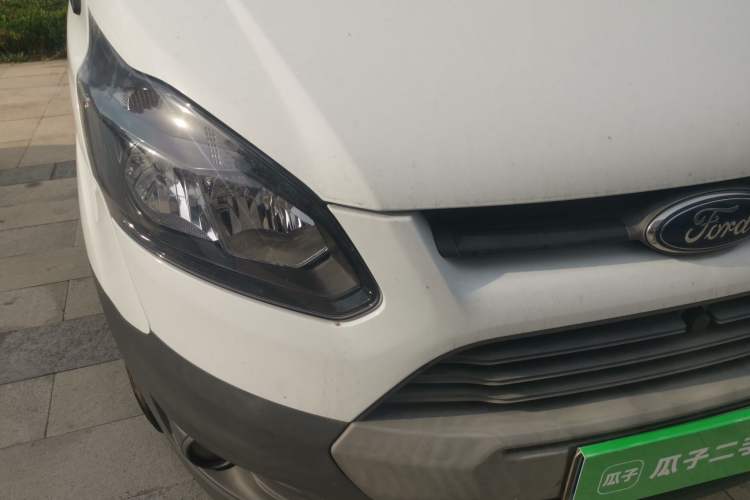 Used Ford Transit 2017 2.0T Diesel Multi-Function Commercial Vehicle Short Wheelbase Mid-Roof China V Standard Right Front Headlight