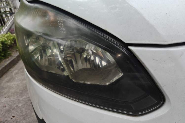 Used Ford Transit 2017 2.0T Diesel Multi-Function Commercial Vehicle Mid-Drive Mid-Roof China V Standard Right Front Headlight