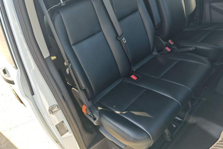 Used Ford Transit 2017 2.0T Diesel Multi-Purpose Commercial Vehicle Short Wheelbase Low Roof China V Standard Right Front Seat