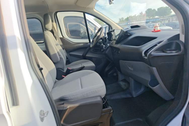 Used Ford Transit 2017 2.0T Diesel Multi-Purpose Commercial Vehicle Short Wheelbase Low Roof China V Standard Right Front Seat