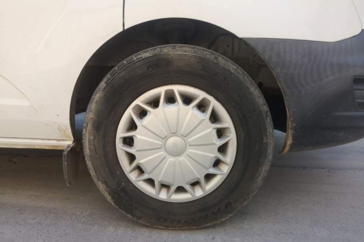 Used Ford Transit 2017 2.0T Diesel Multi-Purpose Commercial Vehicle Mid-Drive Mid-Roof China IV Standard Right Front Wheel Hub