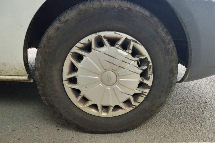 Used Ford Transit 2017 2.0T Diesel Multi-Function Commercial Vehicle Mid-Drive Mid-Roof China V Standard Right Front Wheel Hub