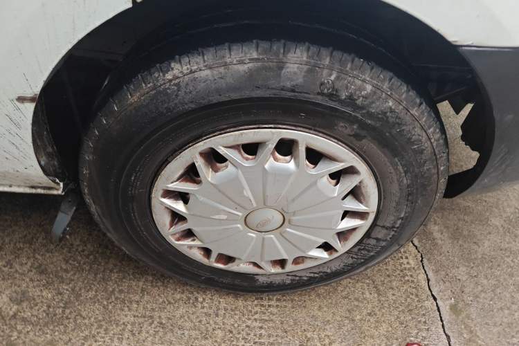 Used Ford Transit 2017 2.0T Diesel Multi-Purpose Commercial Vehicle Short Wheelbase Low Roof China IV Standard Right Front Wheel Hub