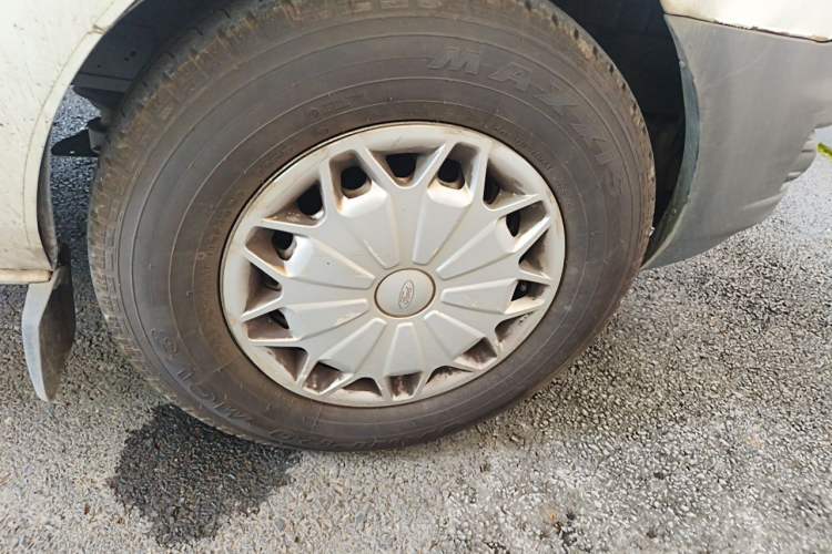 Used Ford Transit 2017 2.0T Diesel Multi-Purpose Commercial Vehicle Short Wheelbase Low Roof China IV Standard Right Front Wheel Hub