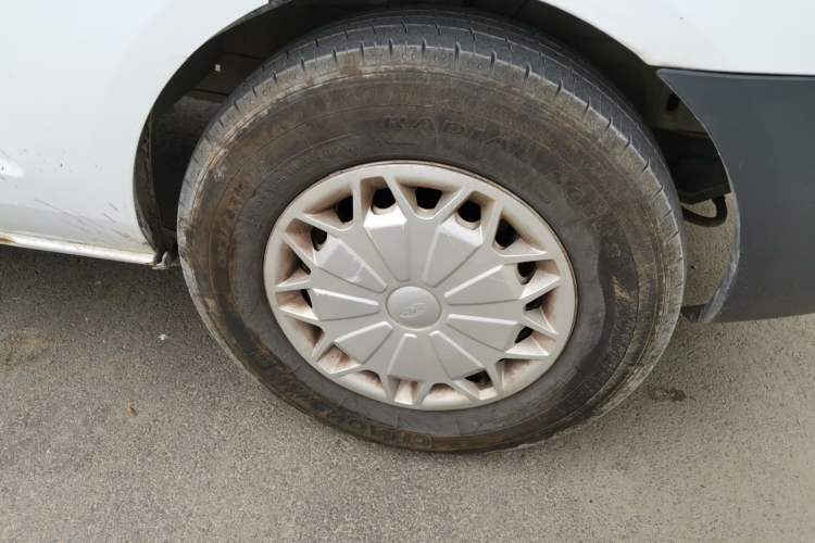 Used Ford Transit 2017 2.0T Diesel Multi-Function Commercial Vehicle Mid-Drive Mid-Roof China V Standard Right Front Wheel Hub