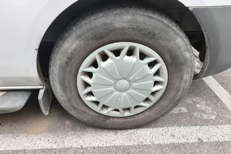 Used Ford Transit 2017 2.0T Diesel Multi-Function Commercial Vehicle Mid-Drive Mid-Roof China V Standard Right Front Wheel Hub