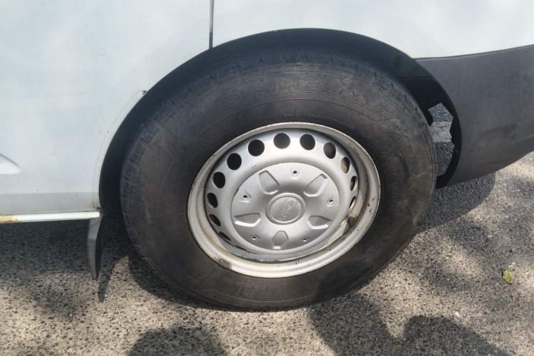 Used Ford Transit 2017 2.0T Diesel Multi-Purpose Commercial Vehicle Mid-Drive Mid-Roof China IV Standard Right Front Wheel Hub
